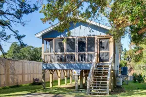 Image of Last Cast is a cozy, comfortable, pet friendly cottage with fenced yard.