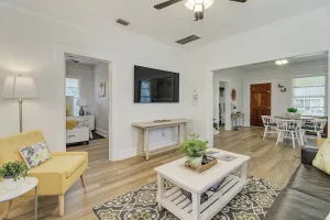 Image of Beautiful 2Br Historic Bungalow located downtown