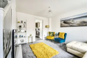 Image of 2-Bedroom Holiday Home With Private Garden & Parking