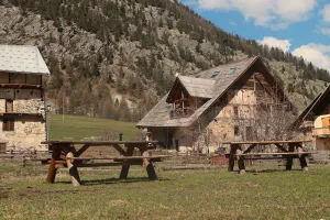 Image of 6\/7-person chalet with fireplace, sauna and Jacuzzi. Serre Chevalier Valley
