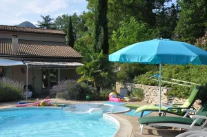 Image of Nyons, charming villa in a green setting