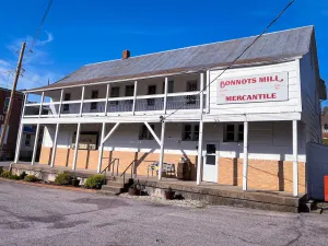 Image of Country Townhouse near Osage River: Go boating, UTV gravel roading, fishing!