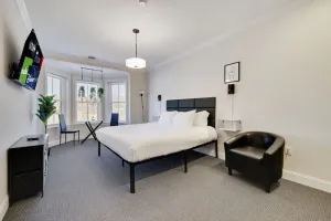Image of L306 · The Lack - Bay King Suite - B06