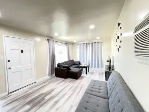 Image of Cozy back house w\/self checking in the heart of LA Full Kitchen, Wifi