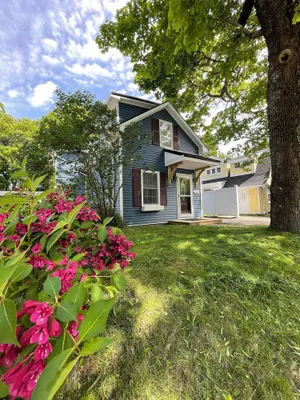 Image of DT Bar Harbor,2 King beds & Decks, Parks 3 small cars, Town Pickleball Ct @ Back