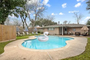 Image of Texas City Palace: 6 beds, Pool-sleeps 12+