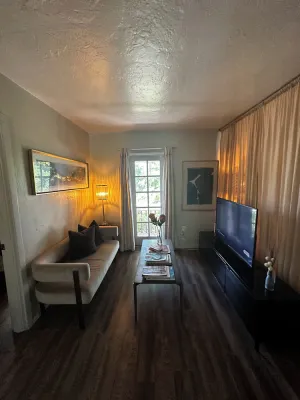 Image of The Topaz Apartment @LASOCIAL, Paking & Breakfast