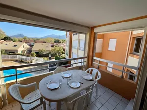Image of 1-Bedroom Apartment with Parking - 900m to Beach and Shops