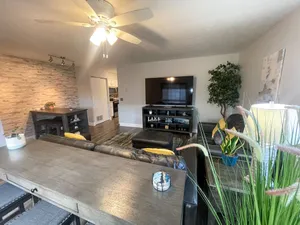 Image of Central Huron Modern Apartment !