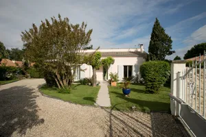 Image of Close to Bordeaux and St Emilion, quiet house with large garden.