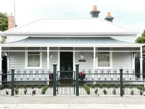 Image of Saint Brides - Superior Boutique Accomodation - STEPS TO PAKINGTON STREET
