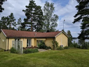Image of Cosy recreation houses with idyliskt views of the lake.