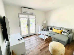 Image of Sparkling clean fully remodeled 1 bed 1 bath house