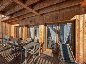 Image of Appartement au pied des pistes - 6 adultes + 2 enfants, 4 chambres, parking, wifi - FR-1-570-40