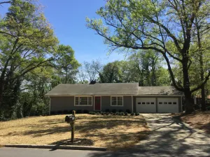 Image of Comfy Cozy Bright Home in Heart of Roswell~Walk to Canton St~Pet Friendly!