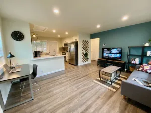 Image of Minutes to Freeway, 2bedroom\/1bath with 200Mbps WiFi, Free parking, +Backyard.