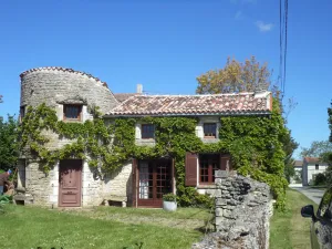 Image of Traditional Charentais cottage in countryside 25 minutes from Royan