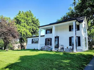 Image of 1908 Modern Farmhouse on large private treed lot