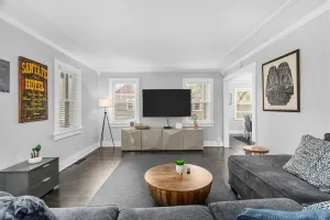 Image of Spacious Home with 5BR_Mins to attractions|Quiet