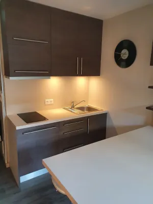 Image of Superb, fully-equipped, refurbished 22 m² studio. Shops and tracks nearby