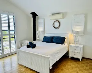 Image of Stunning Oceanfront villa with panoramic views,only 5 minute walk to Dunsborough