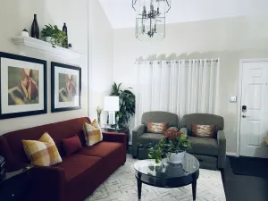 Image of Pearlitah: Luxe 3-BR King Ensuite, Prestigious Subdivision—Stroll to Everything!