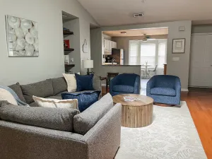 Image of 3BR Fully appointed home minutes from the islands, shops, parks, and downtown!