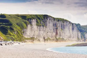 Image of BRIGHT HOUSE - RIGHT IN THE CENTER