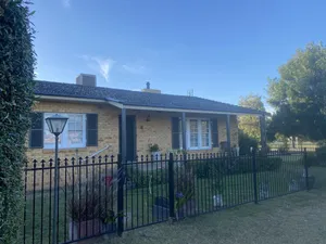 Image of Walking distance to West Leagues Club & Golf Club 3 bedroom  home, enclosed yard