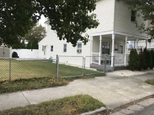 Image of 4.5 blocks to beach. Huge yard