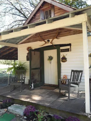 Image of Cozy Cottage at Lavender Farm near Jack Daniel's Distillery, with breakfast