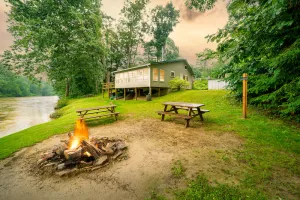 Image of Riverfront Cabin ★ Views ★ Quiet ★ Fishing ★ Kayak