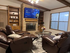 Image of Cozy, spacious, convenient work-friendly place