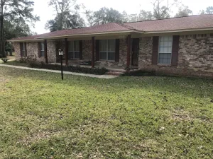 Image of Mama's House has a Garage &  Sparkling Clean.  4 bedrooms 3 baths. sleeps 8