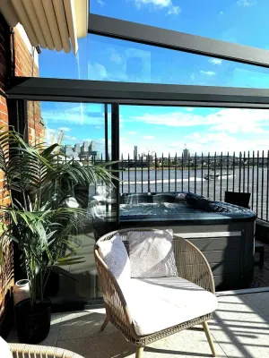 Image of 3 x Bedroom Riverside Flat with HOT TUB on Roof Terrace