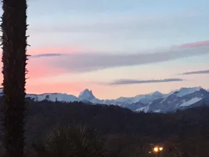 Image of Pau facing the Pyrenees
