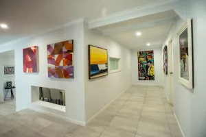 Image of Gorgeous 5BD Home beach fishing major shopping centre and dining less than 5mins