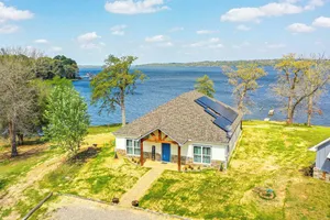 Image of Lake Palestine Vacation Rental - Steps to Water!
