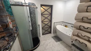 Image of Spacious House w\/ Jacuzzi Tub