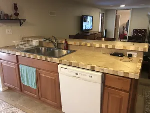 Image of Beautiful private 2 bedrooms\/1 bathroom near campus