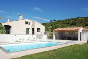 Image of Villa in the countryside with swimming pool near Aix en Provence