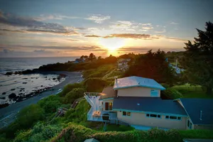 Image of Driftwood Cottage, your Southern Oregon Coast Beach House