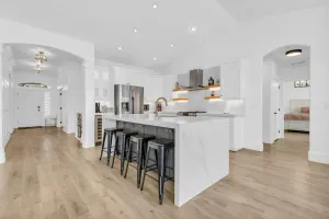 Image of Luxury home w\/heated swimming pool 15 min from mountains.