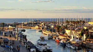 Image of Deux Pièces , vue Exceptionnelle sur Canal, Mer, Port et Étangs
