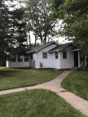 Image of Beautiful Chain Frontage Cottage Close To Downtown Eagle River.