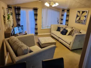 Image of The Meridan Lodge - Close to beach - Swimming Pool & Amusements