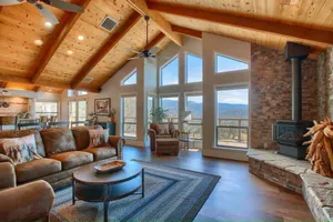 Image of NEW! Yosemite Mountain villa, stunning views -more