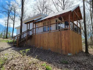 Image of Blossom: Sleep 4, Tiny Cabin, Pets, Near Park\/Lake