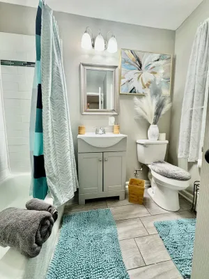 Image of Lovely Remodeled one bedroom Apartment with free parking