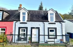 Image of Chapelton Cottage by Loch Fyne, picturesque location